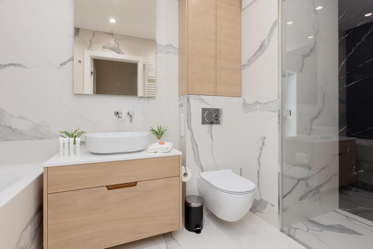 Deluxe Apartment Wronia 45 With Ac, Parking & Balcony By Renters Prestige Varsovie Extérieur photo